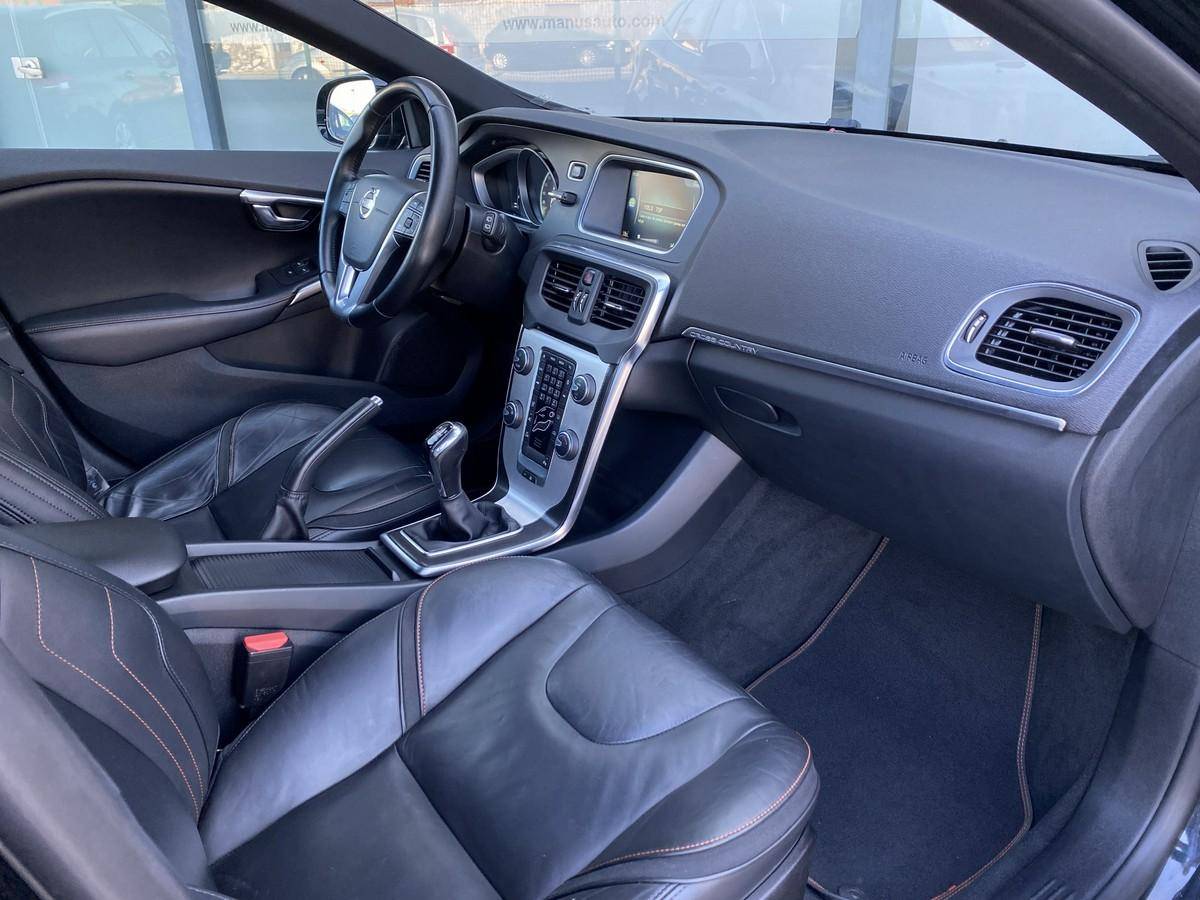 volvo-v40-cross-country-2015-diesel-1560cc