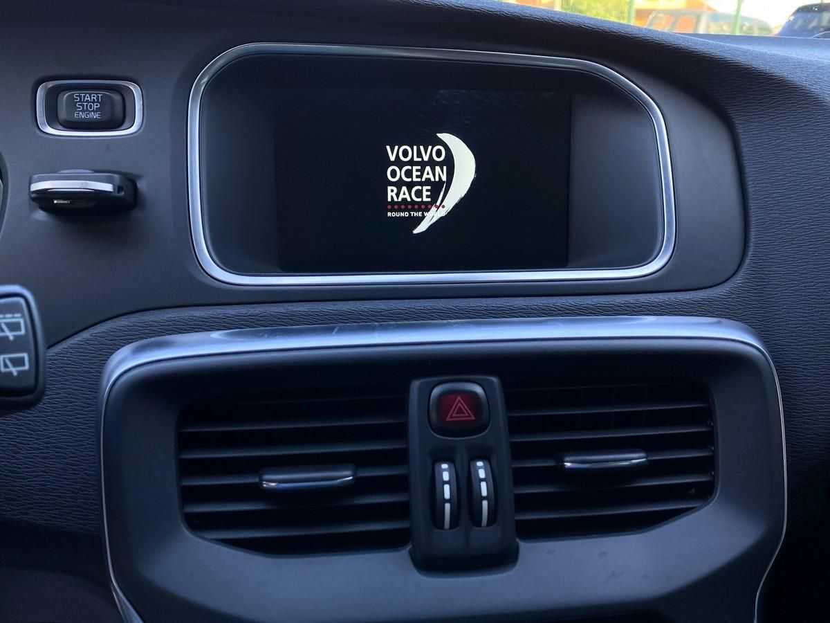volvo-v40-cross-country-2015-diesel-1560cc