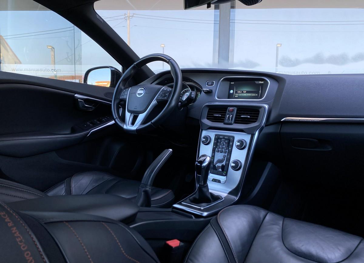volvo-v40-cross-country-2015-diesel-1560cc