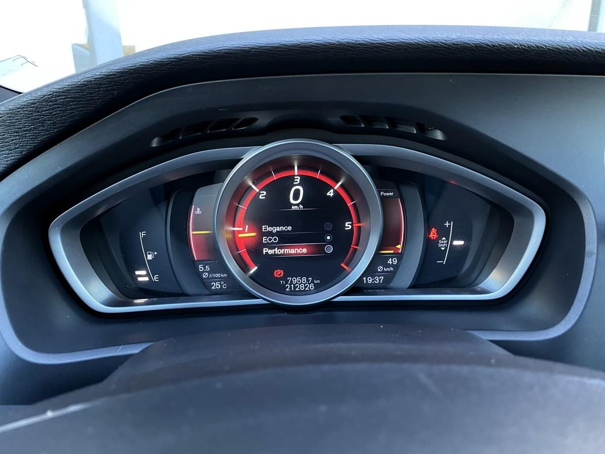 volvo-v40-cross-country-2015-diesel-1560cc