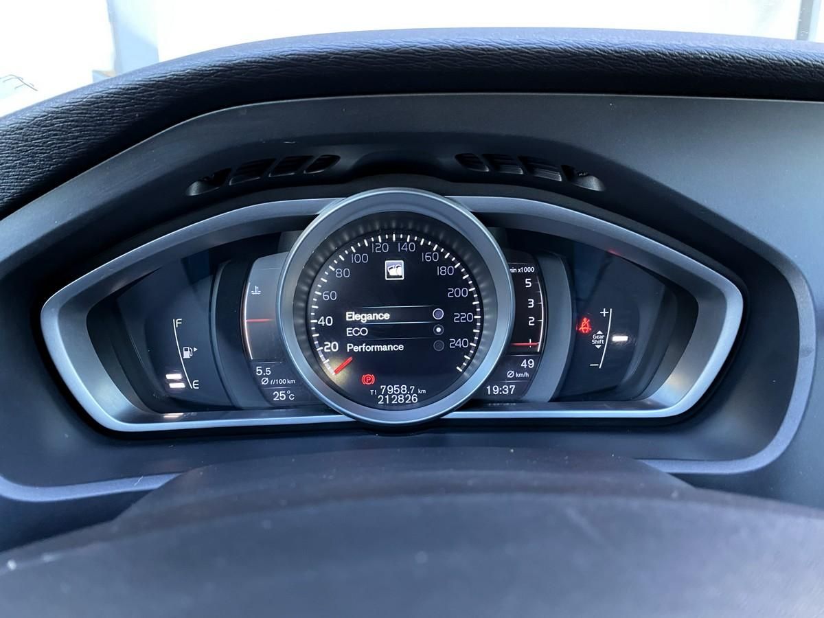 volvo-v40-cross-country-2015-diesel-1560cc