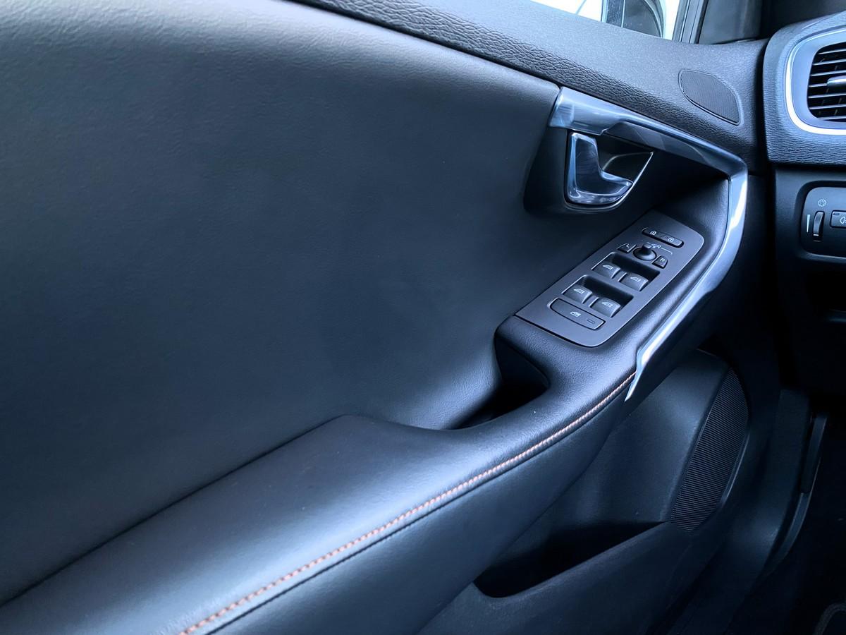 volvo-v40-cross-country-2015-diesel-1560cc