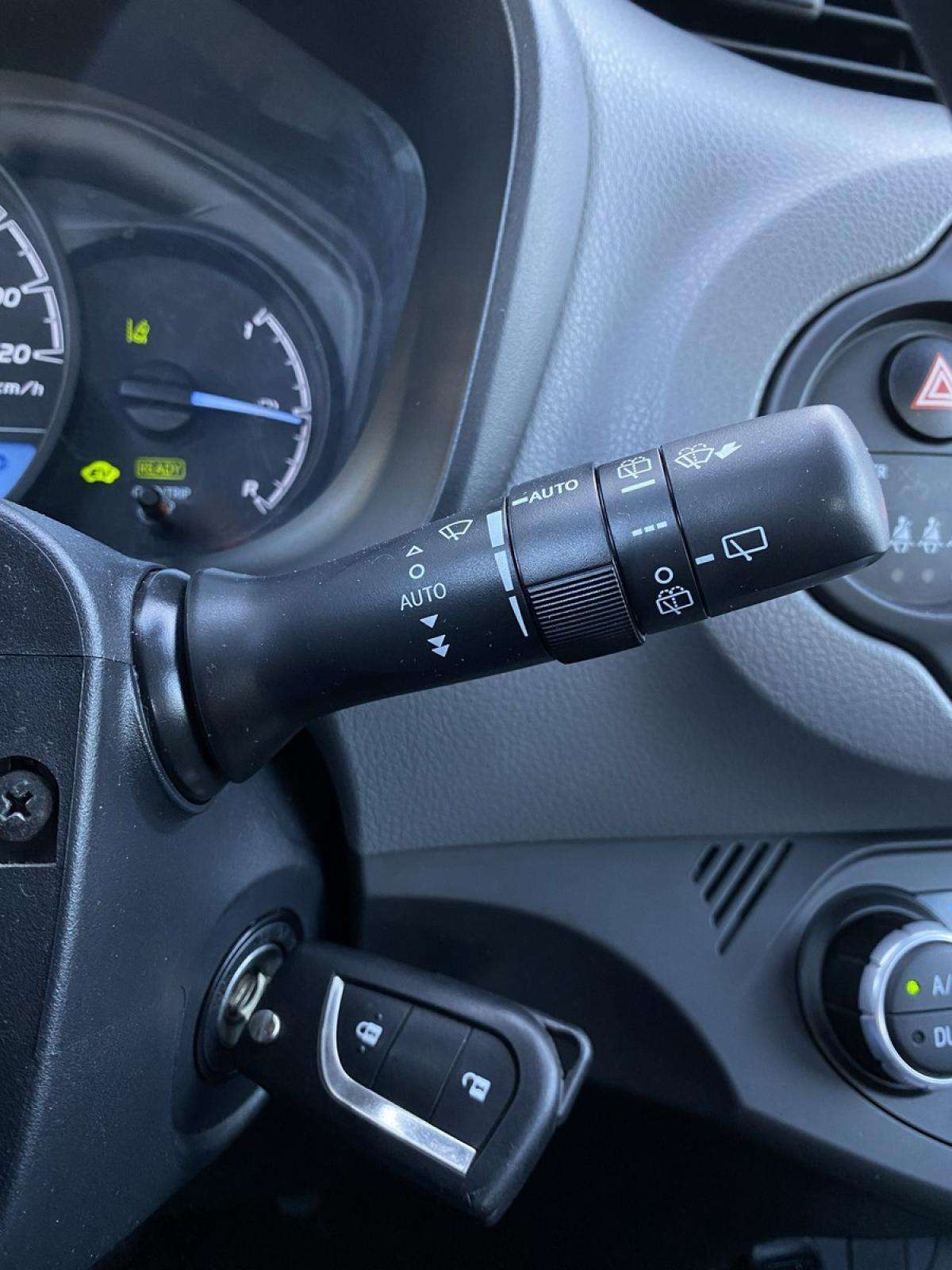 toyota-yaris-2020-hibrido-a-gasolina-1497cc