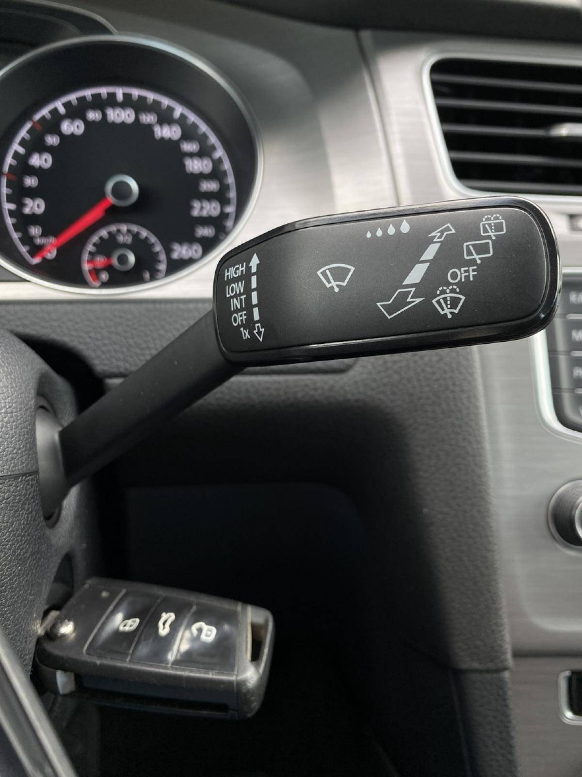volkswagen-golf-variant-2015-diesel-1598cc