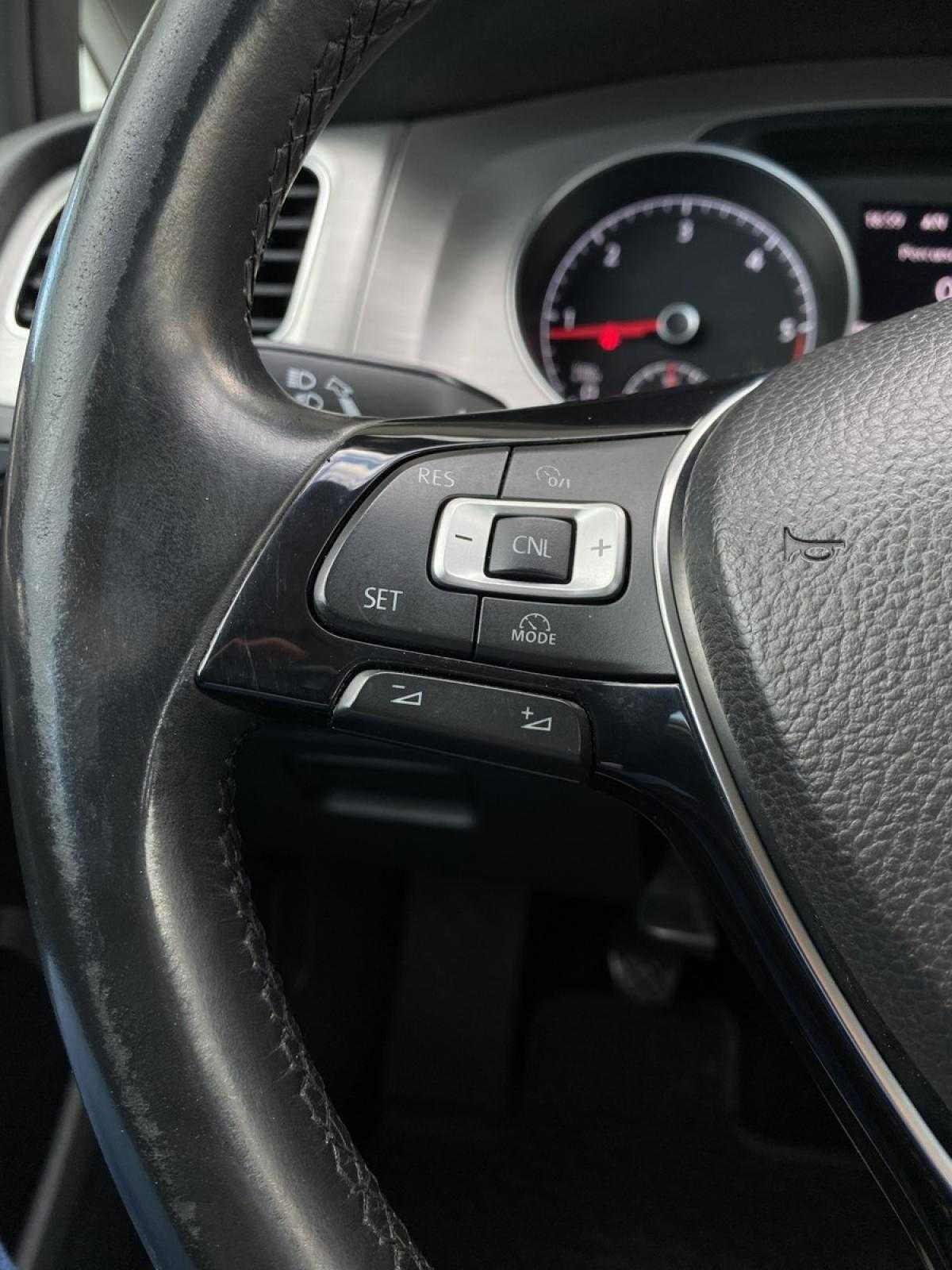 volkswagen-golf-variant-2015-diesel-1598cc
