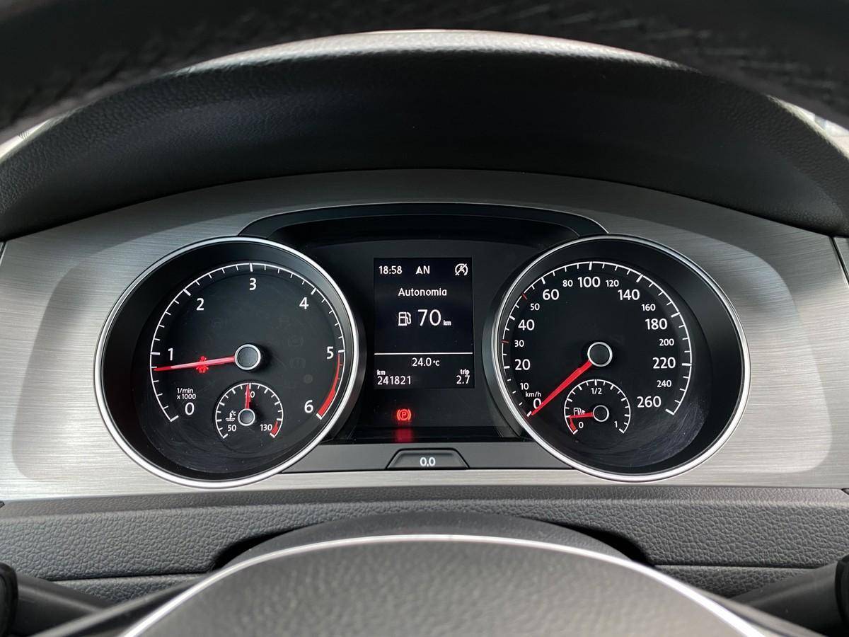 volkswagen-golf-variant-2015-diesel-1598cc