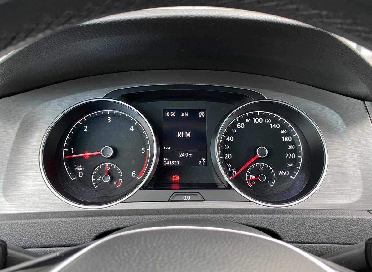 volkswagen-golf-variant-2015-diesel-1598cc