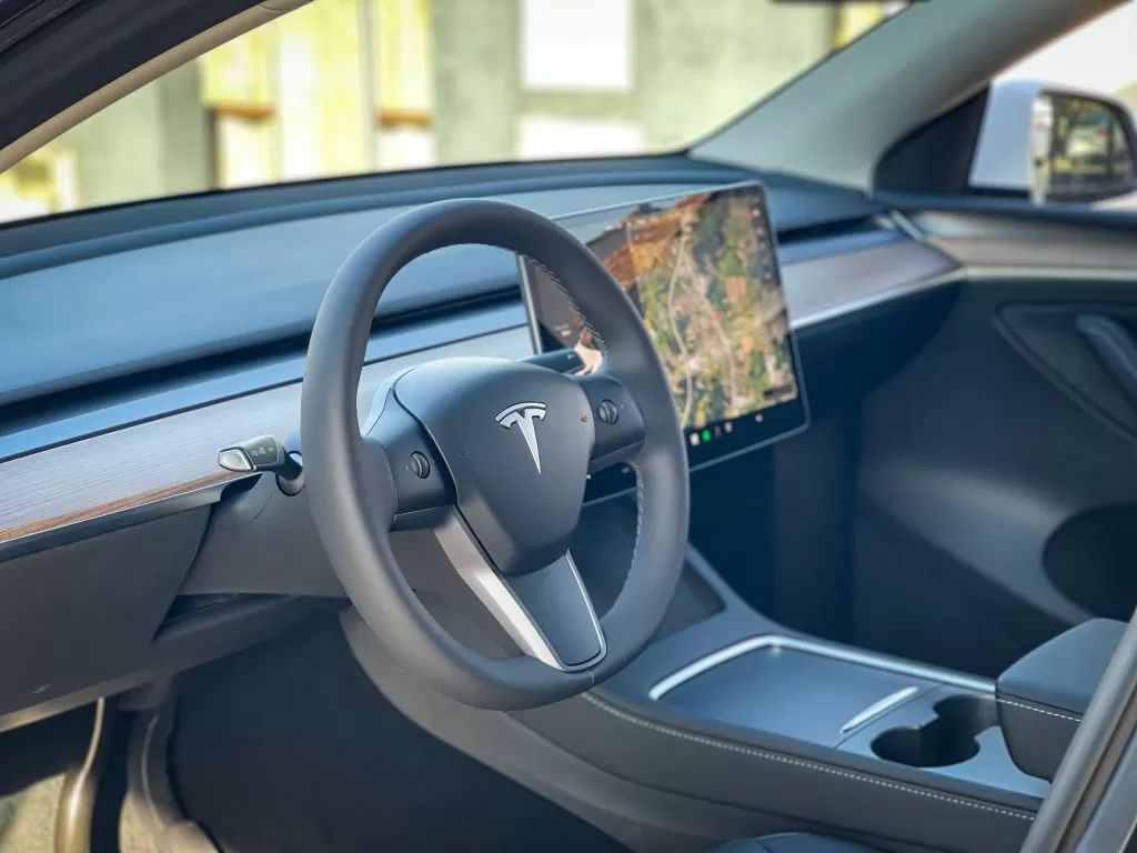 tesla-model-y-2023-eletrico-200cc