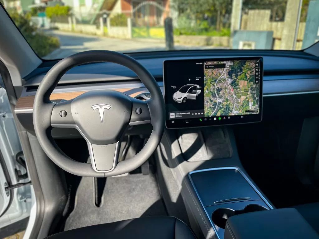 tesla-model-y-2023-eletrico-200cc