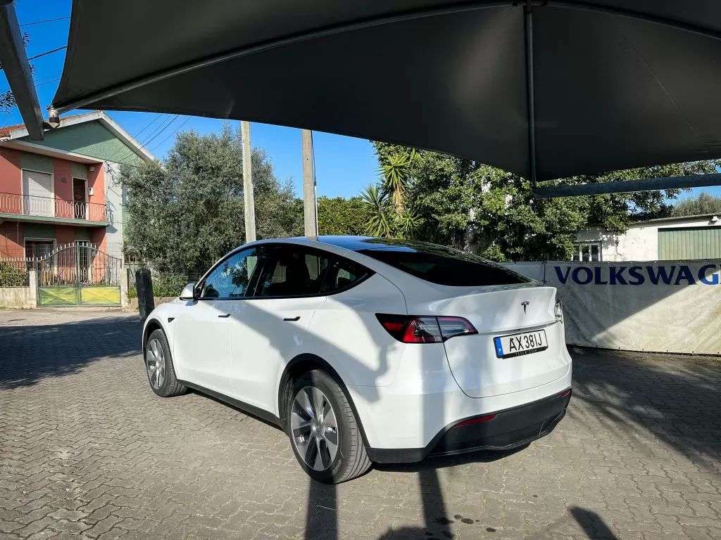 tesla-model-y-2023-eletrico-200cc
