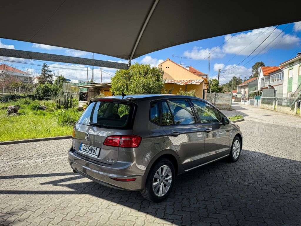 volkswagen-golf-sportsvan-2017-diesel-1598cc