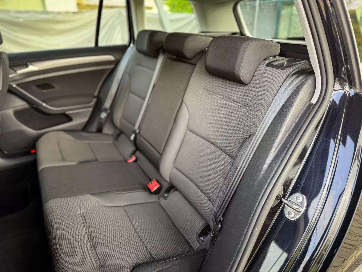 volkswagen-golf-variant-2019-diesel-1598cc