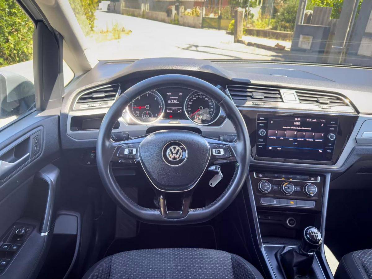 volkswagen-touran-2017-diesel-1598cc