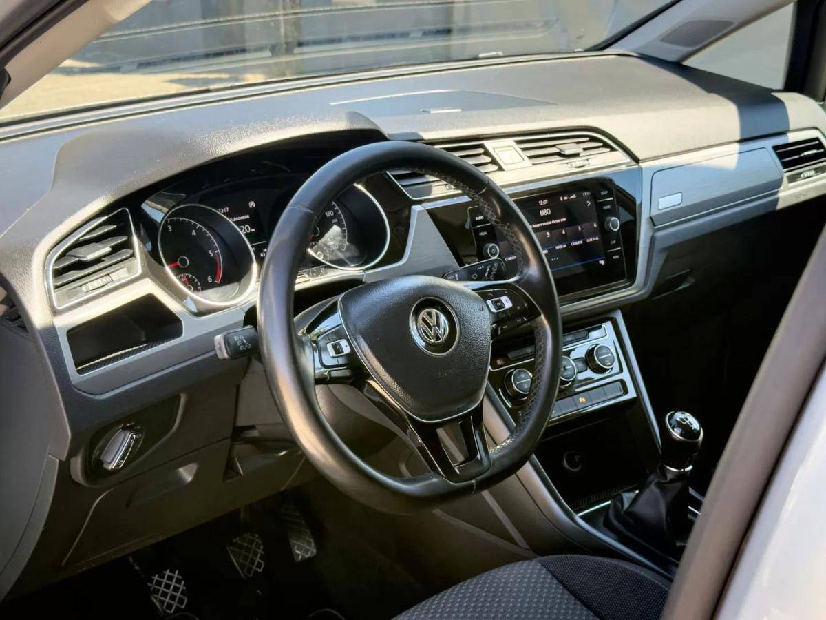 volkswagen-touran-2017-diesel-1598cc