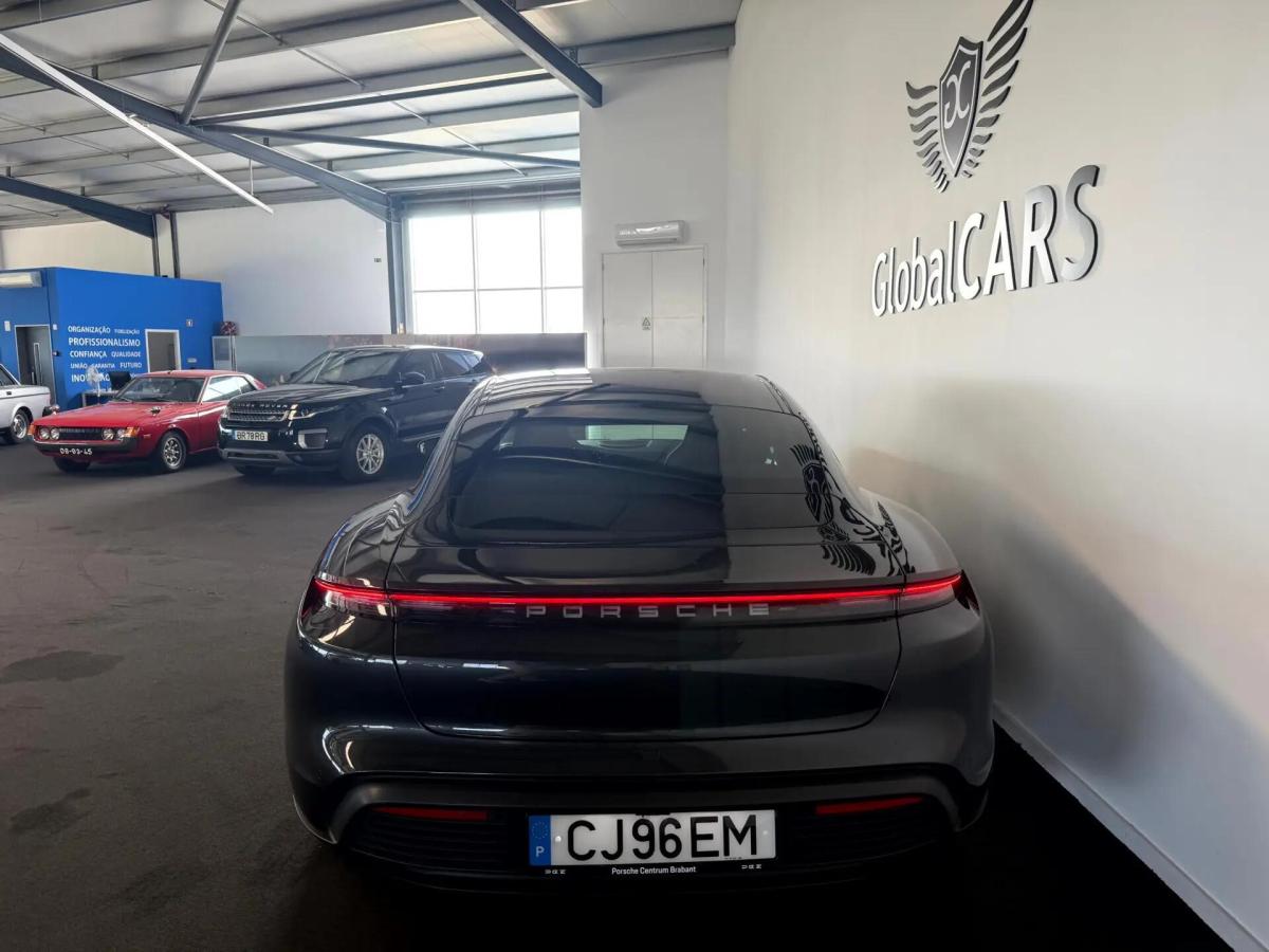 porsche-taycan-2021-eletrico-0cc