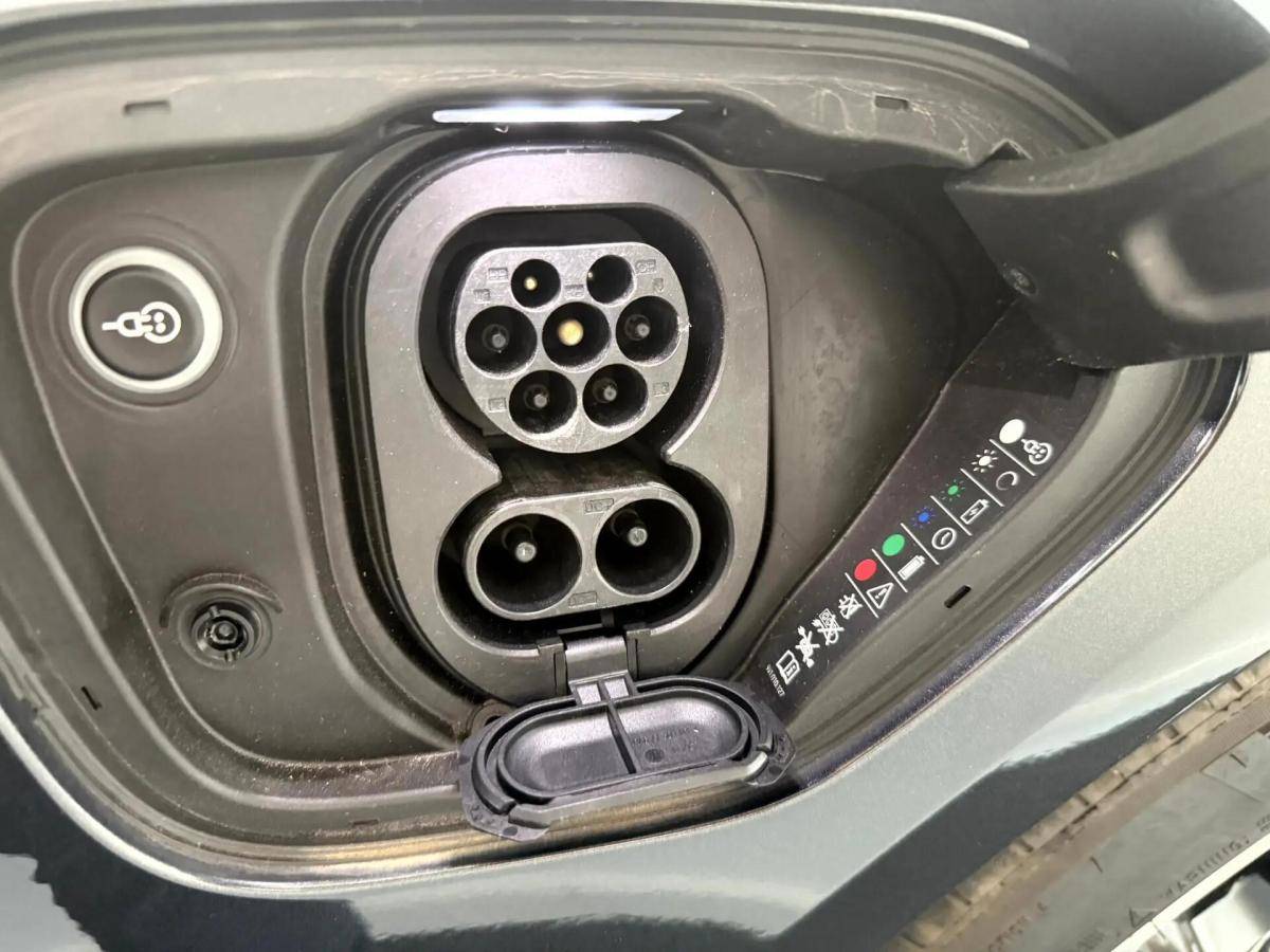 porsche-taycan-2021-eletrico-0cc