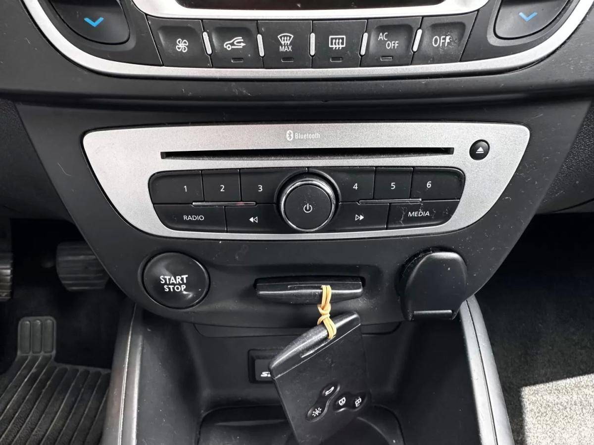 renault-megane-sport-tourer-2015-diesel-1461cc