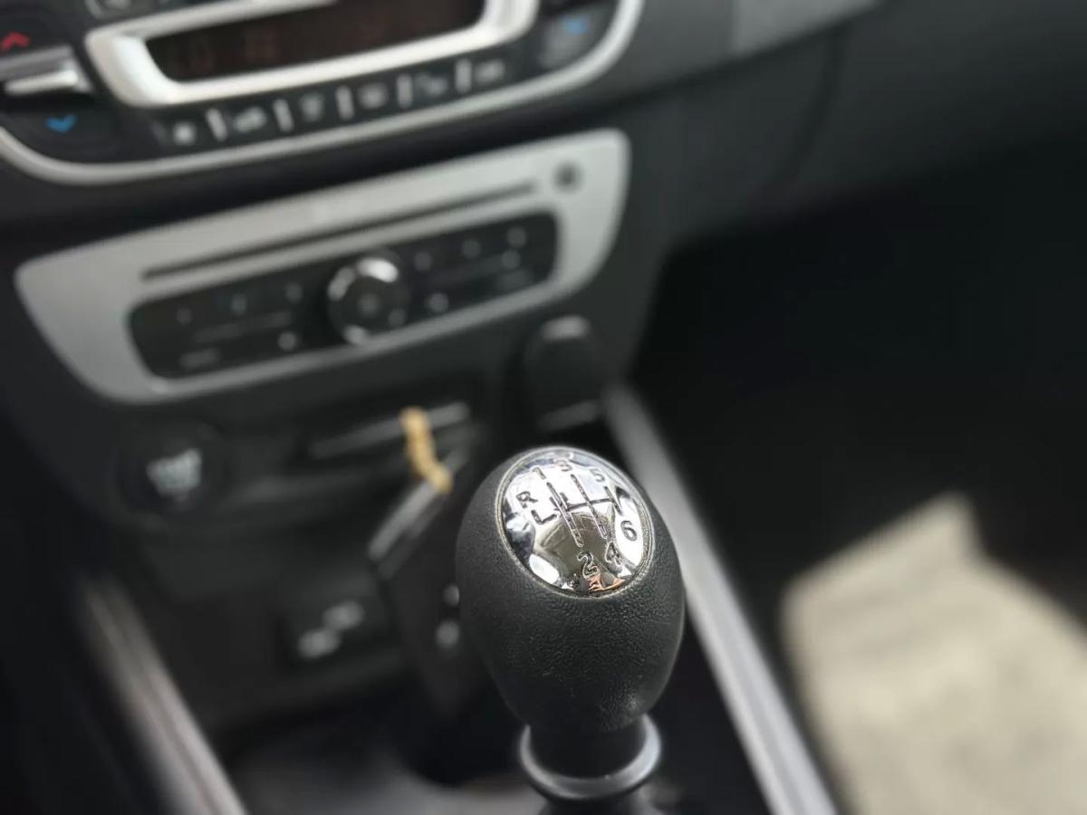 renault-megane-sport-tourer-2015-diesel-1461cc