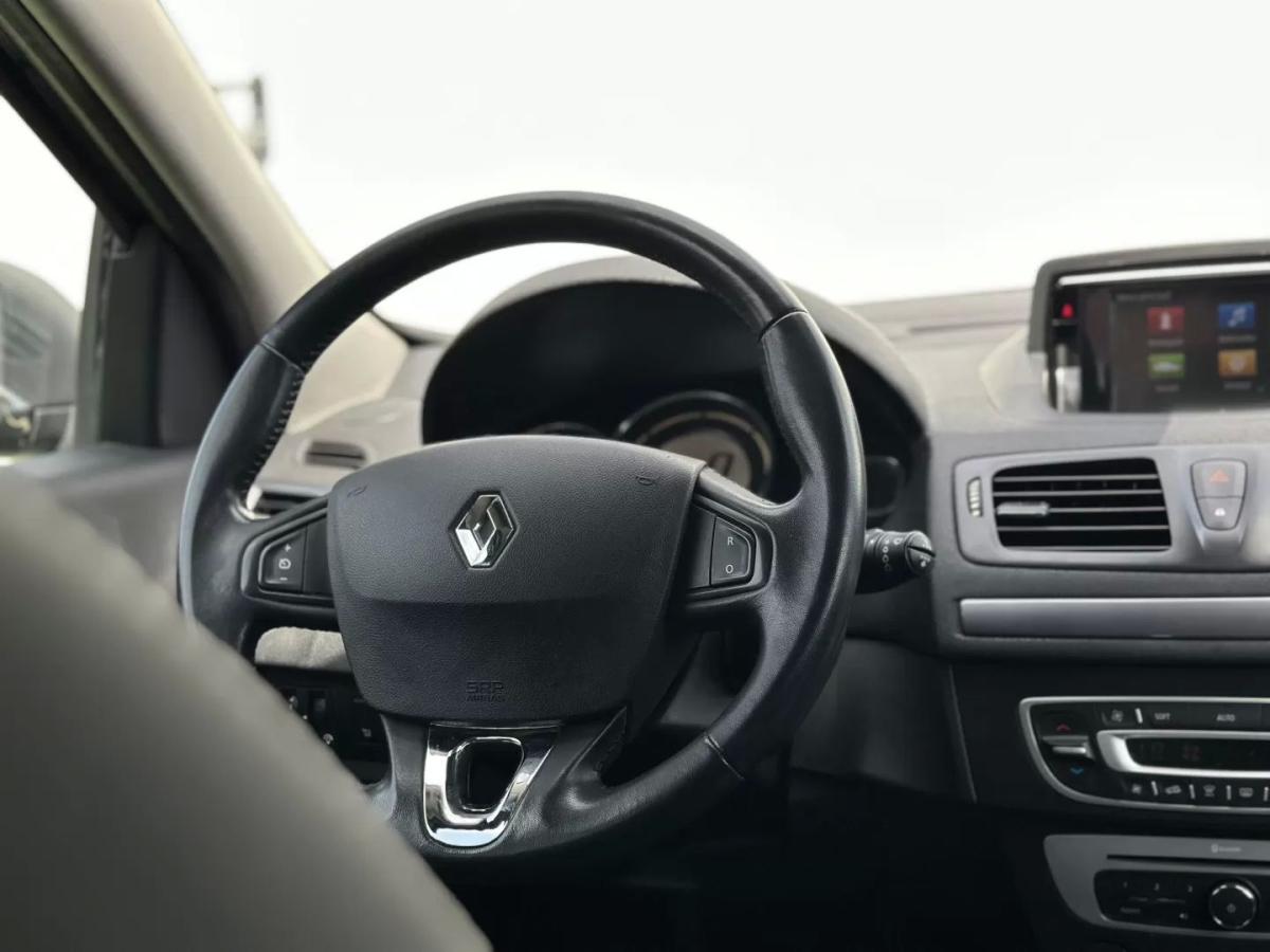 renault-megane-sport-tourer-2015-diesel-1461cc