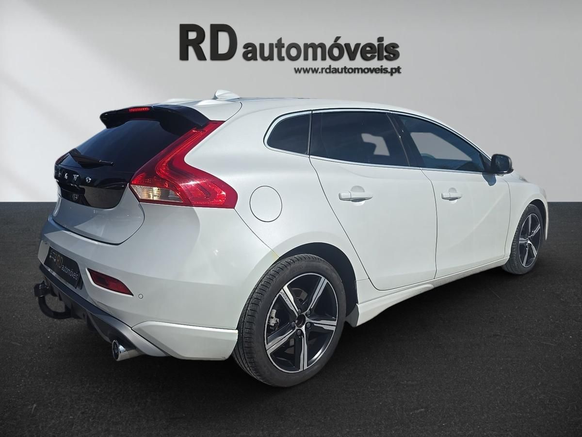 volvo-v40-2019-diesel-1969cc