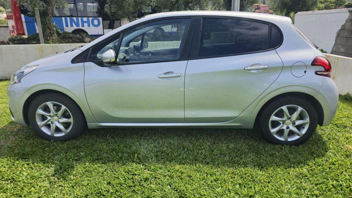 peugeot-208-2016-diesel-1560cc