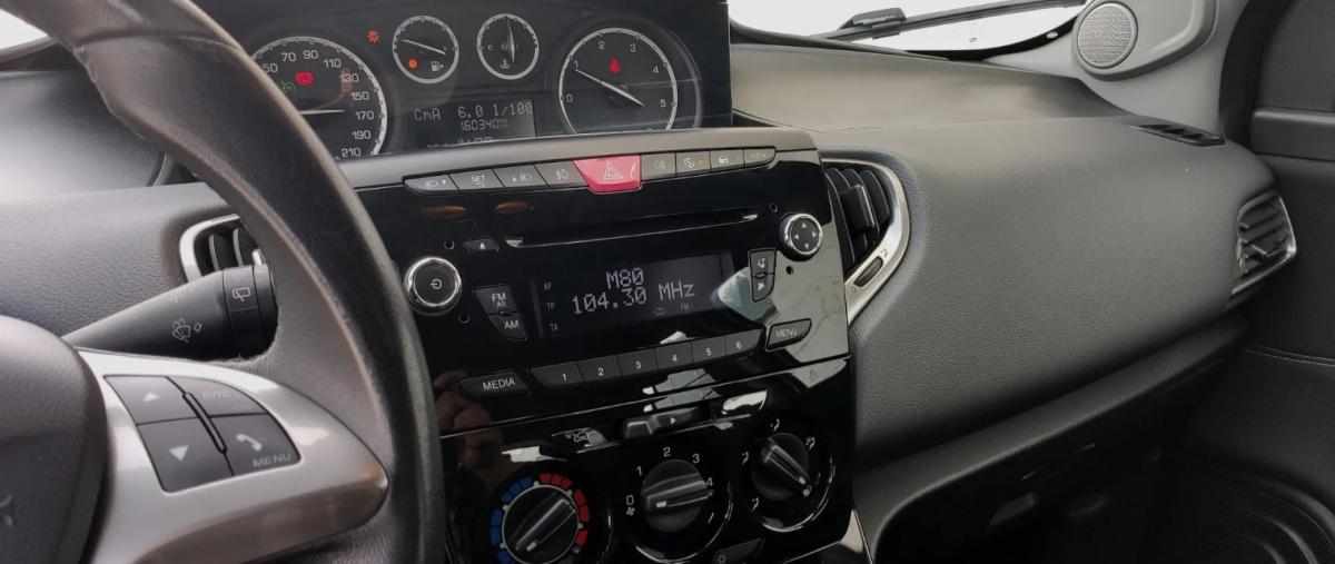 lancia-ypsilon-1-2-95cv-2014-diesel-1248cc