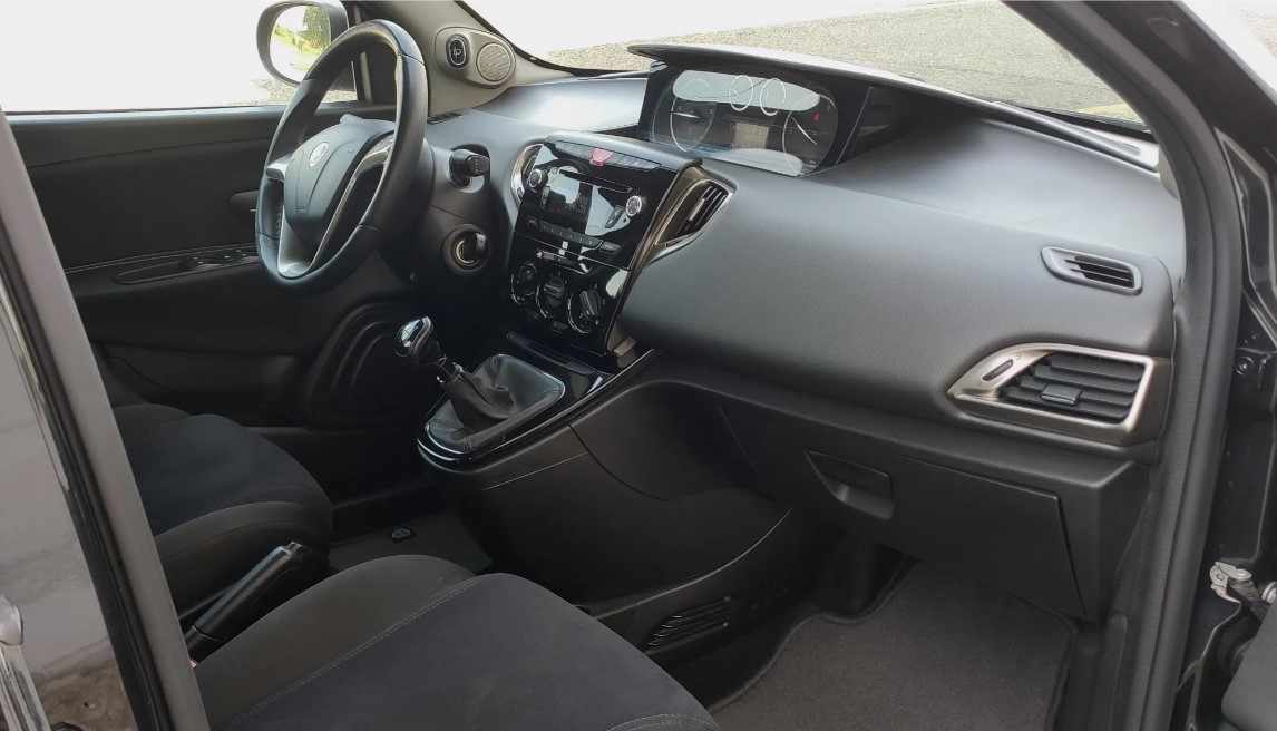 lancia-ypsilon-1-2-95cv-2014-diesel-1248cc