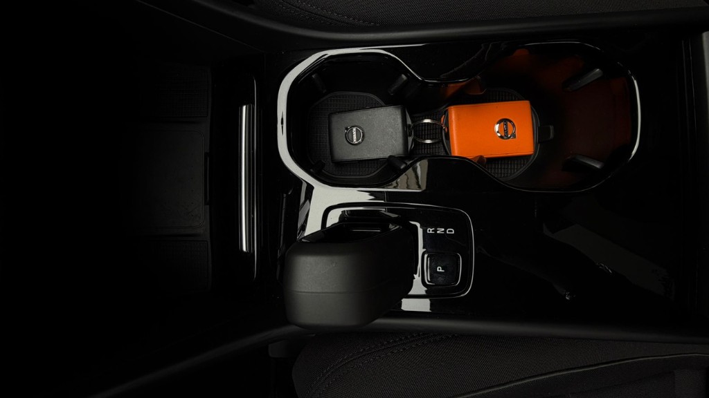 volvo-c40-2023-eletrico-500cc