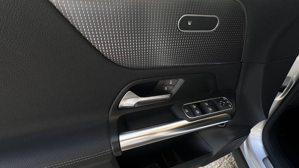 mercedes-benz-eqa-2022-eletrico-500cc