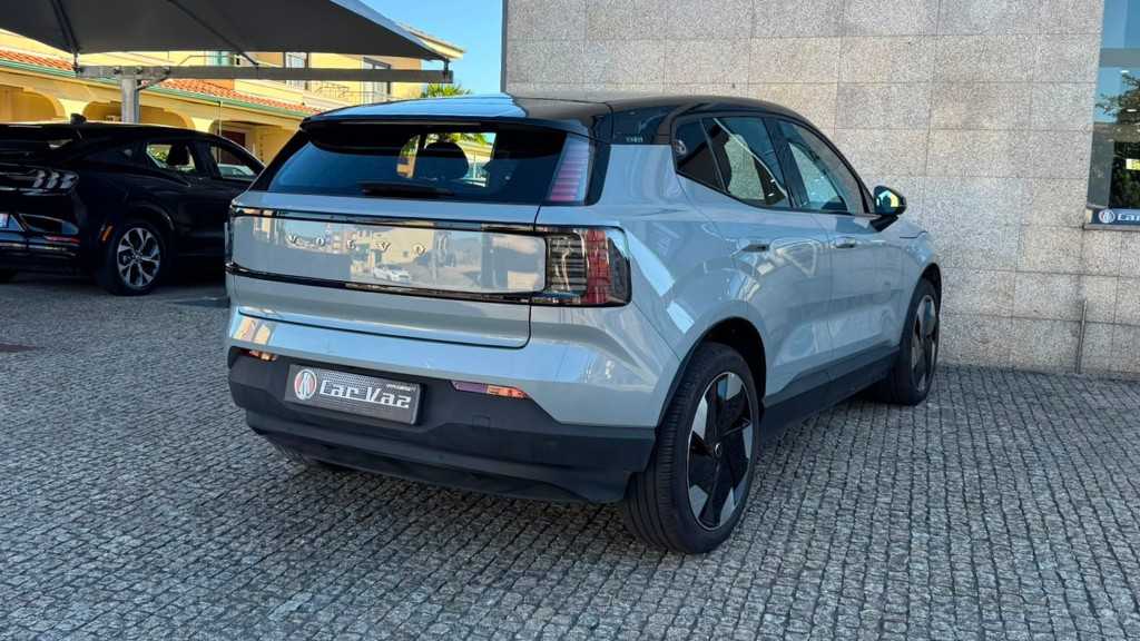volvo-ex30-2024-eletrico-500cc