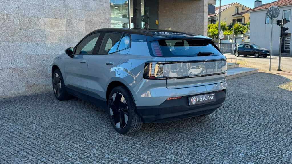 volvo-ex30-2024-eletrico-500cc
