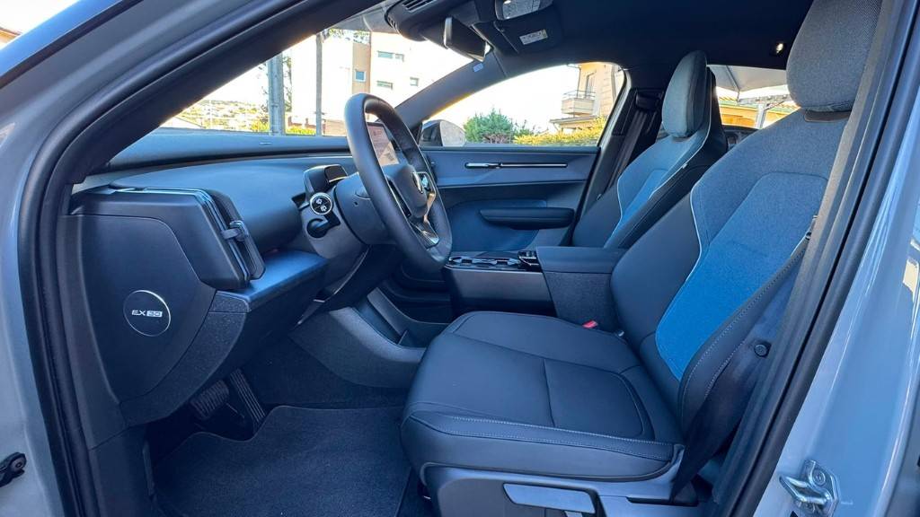 volvo-ex30-2024-eletrico-500cc