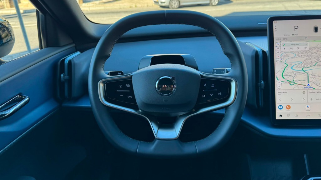 volvo-ex30-2024-eletrico-500cc