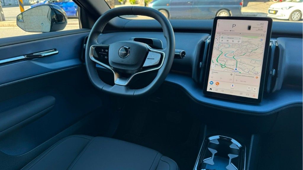 volvo-ex30-2024-eletrico-500cc