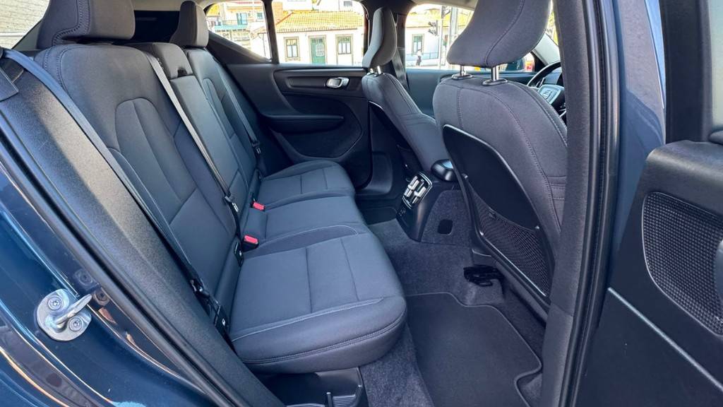 volvo-xc40-2022-hibrido-a-gasolina-1477cc