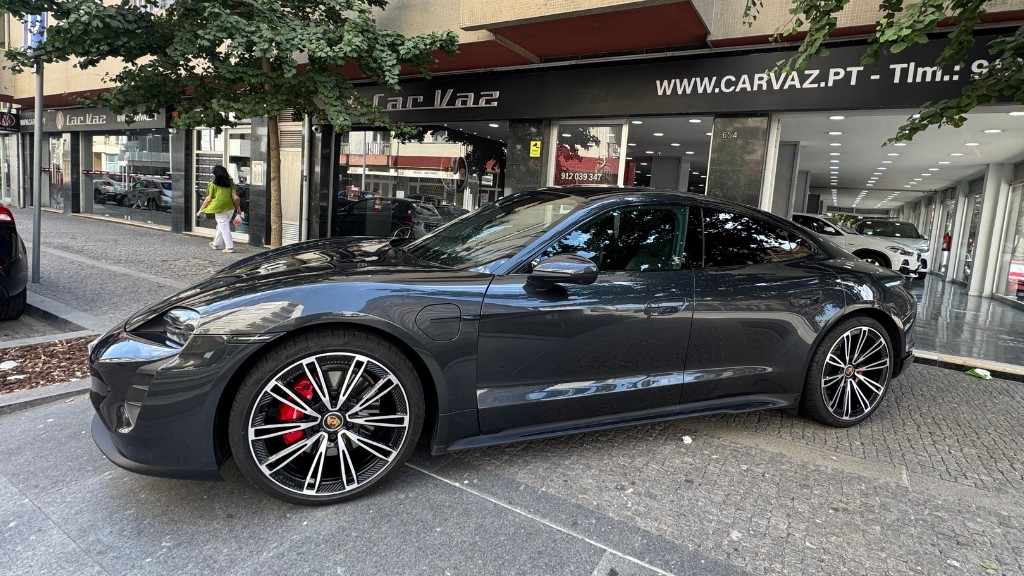 porsche-taycan-2021-eletrico-500cc