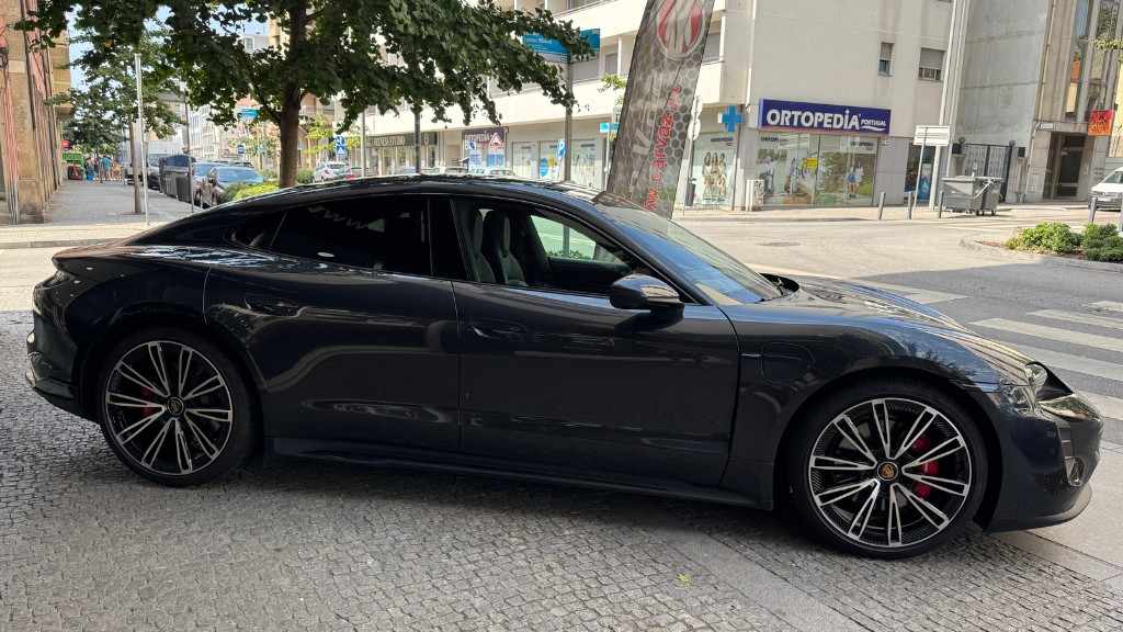 porsche-taycan-2021-eletrico-500cc