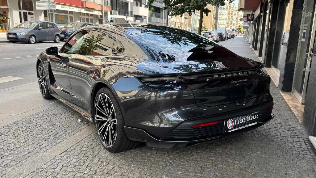 porsche-taycan-2021-eletrico-500cc