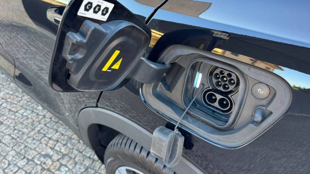 volvo-c40-2023-eletrico-500cc
