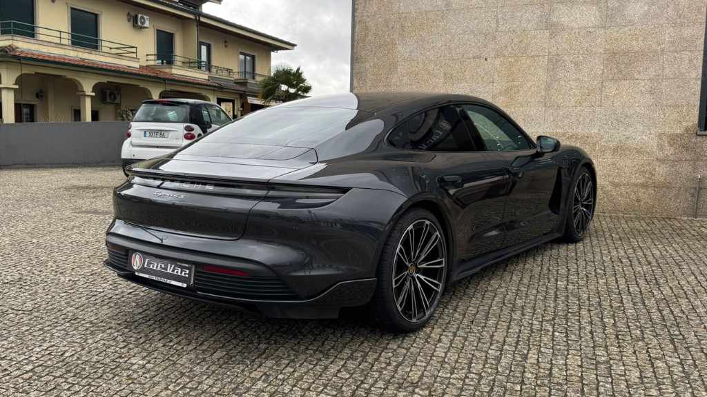 porsche-taycan-2021-eletrico-500cc