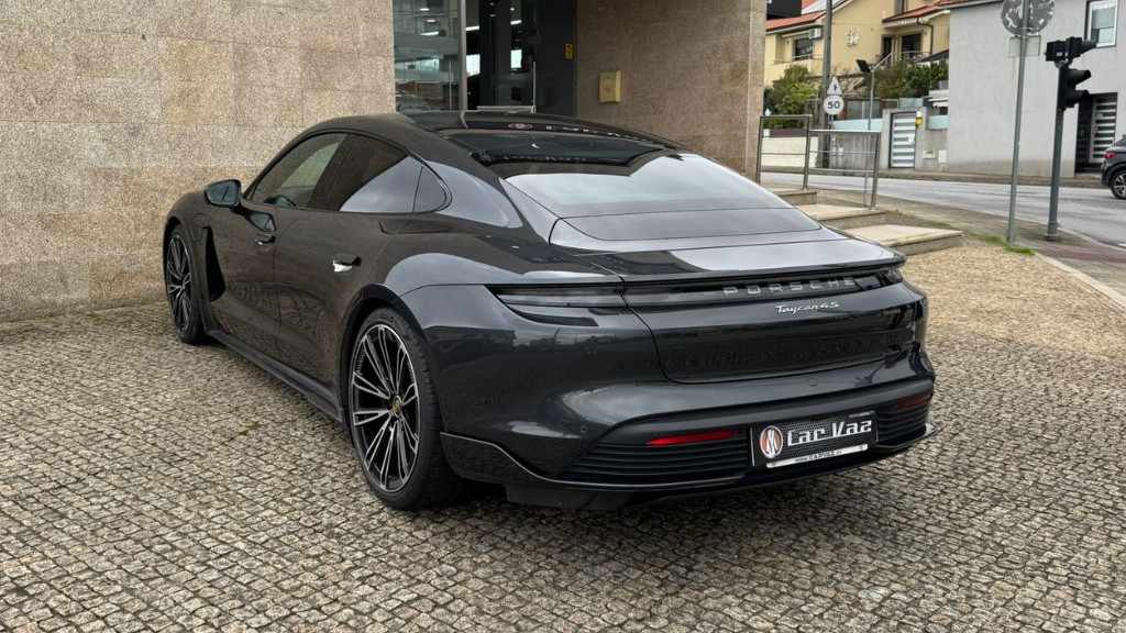 porsche-taycan-2021-eletrico-500cc