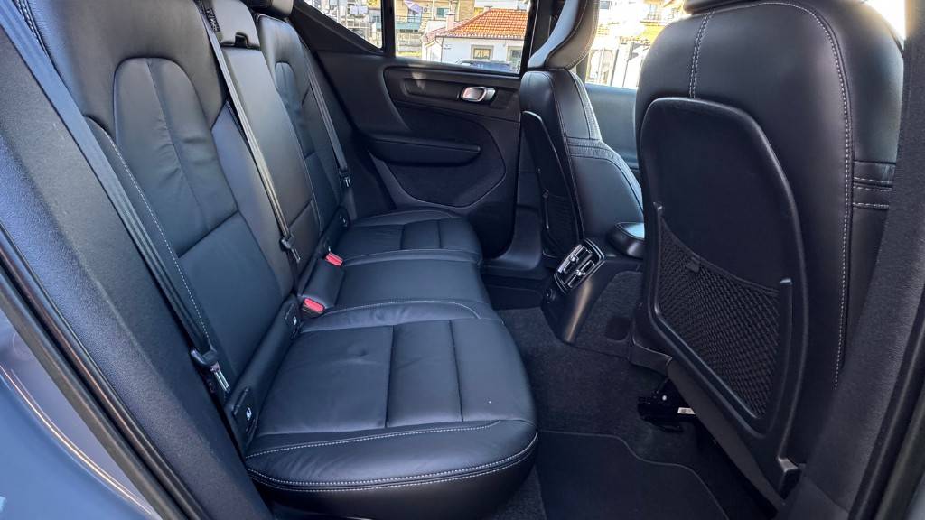 volvo-xc40-2022-hibrido-a-gasolina-1477cc
