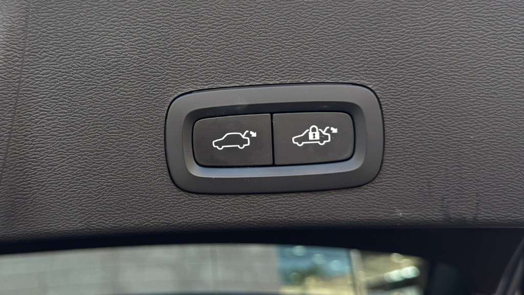 volvo-xc40-2022-hibrido-a-gasolina-1477cc