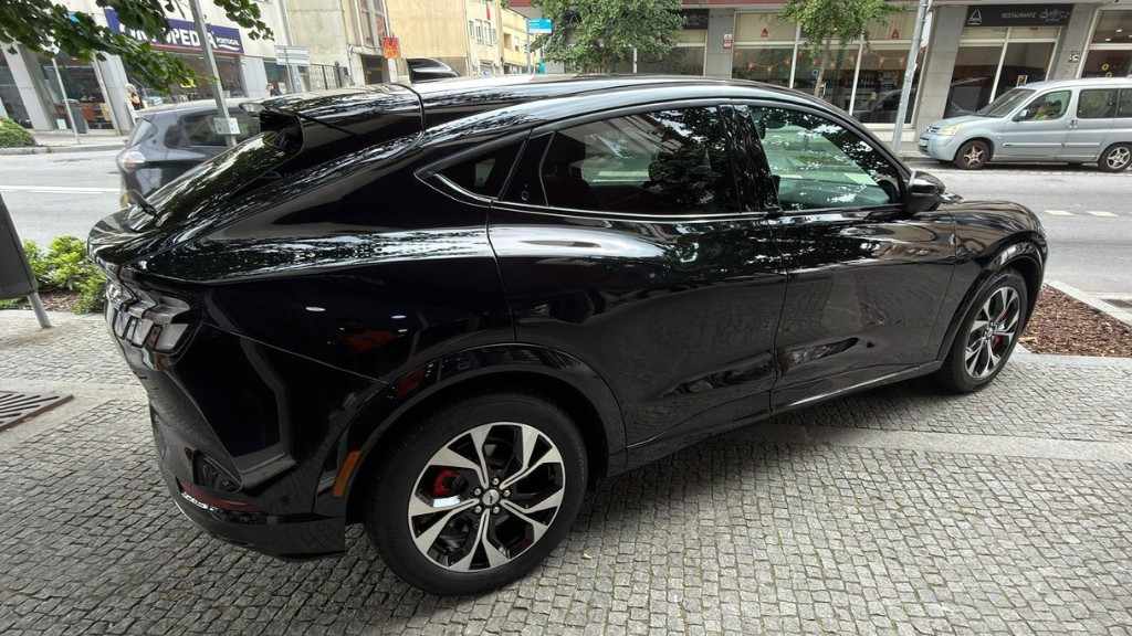 ford-mustang-2023-eletrico-500cc