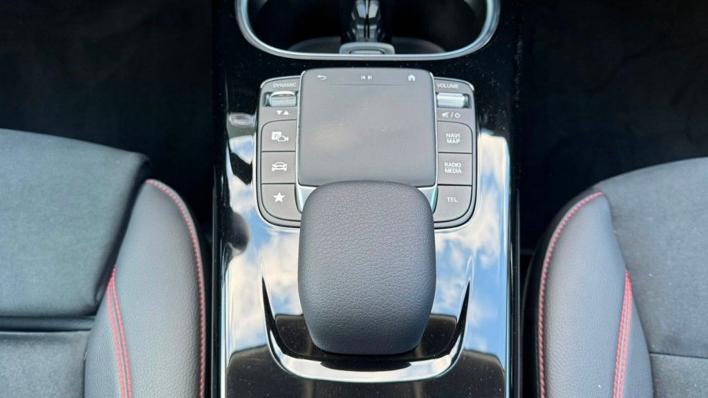 mercedes-benz-classe-a-2022-hibrido-a-gasolina-1332cc