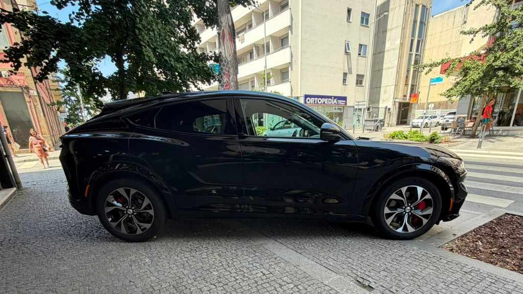 ford-mustang-2021-eletrico-500cc