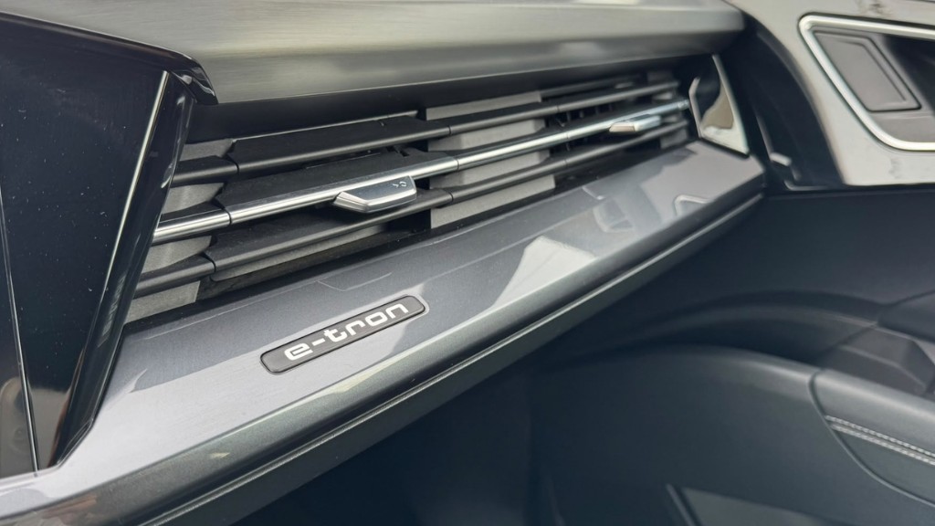 audi-q4-e-tron-2022-eletrico-0cc
