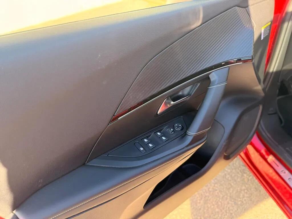 peugeot-2008-2023-gasolina-1199cc