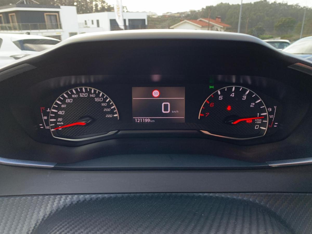 peugeot-2008-2021-diesel-1499cc