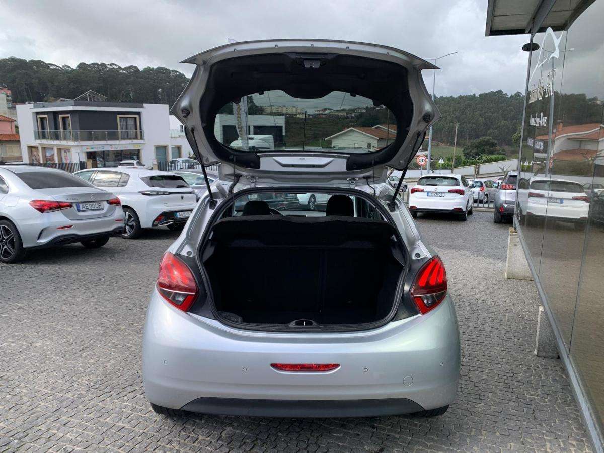 peugeot-208-2017-gasolina-1199cc